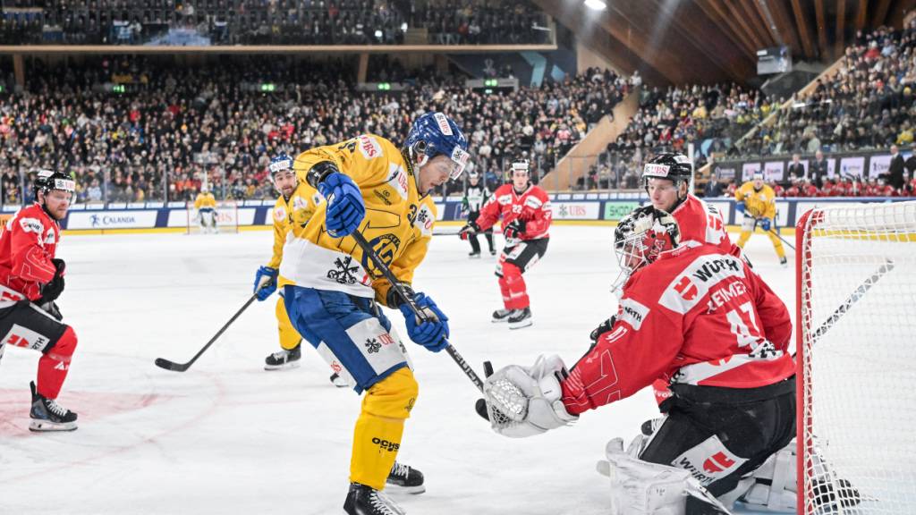 Viel Druck: Davos bedrängt das kanadische Tor, gewinnt - und muss trotzdem den Umweg über die Viertelfinals nehmen