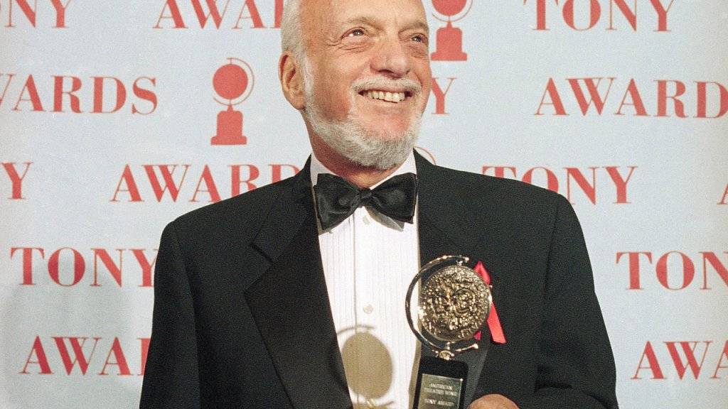 Brachte Erfolgsstücke wie «West Side Story» und «Phantom of the Opera» am New Yorker Broadway auf die Bühne: Musical-Produzent Harold Prince ( 1928-2019). (Archivbild)