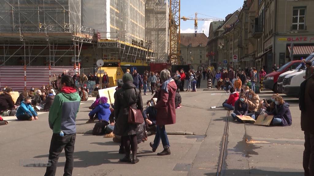 180 Klima-Aktivisten nach Sitzstreik angezeigt