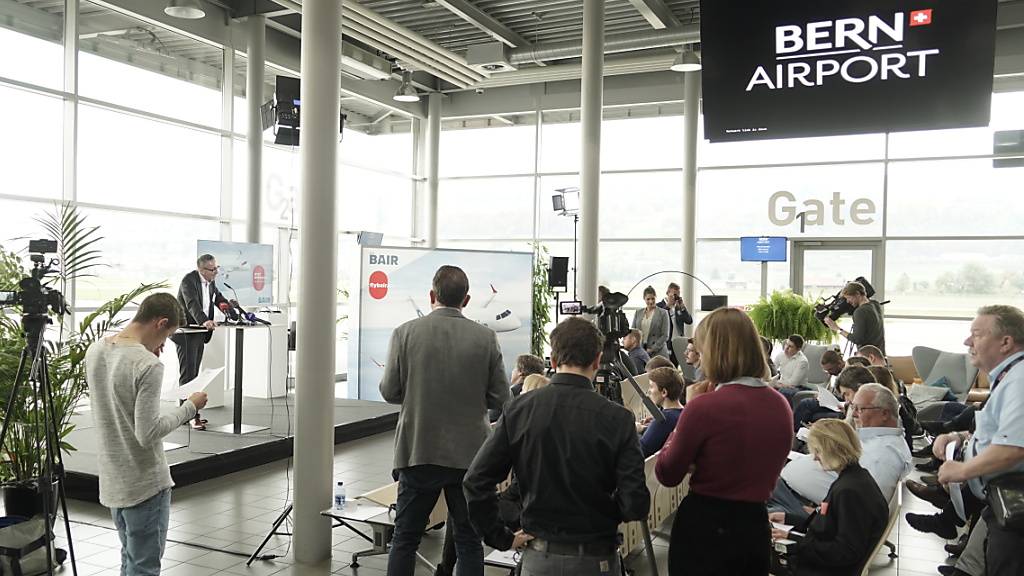 Die Berner Fluggesellschaft Flybair - hier bei der Vorstellung im November 2019 - will in diesem Jahr nun doch Flüge ab Bern durchführen. (Archivbild)