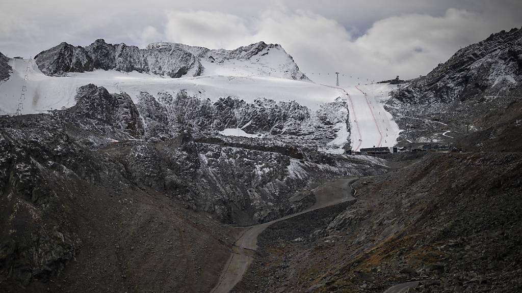 Immer weniger Eis, immer mehr loses Gestein: Die Auswirkungen des Klimawandels werden auf dem Rettenbachgletscher von Sölden immer sichtbarer