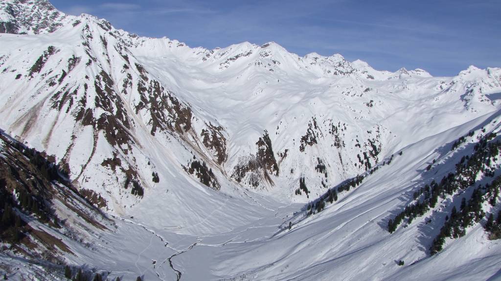Zwei Berner Skitourengänger sterben bei Lawinenunfall