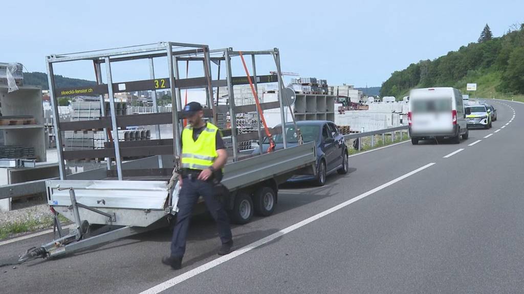Prozess tödlicher Unfall: Anhänger prallt in Brugg in Töfffahrer