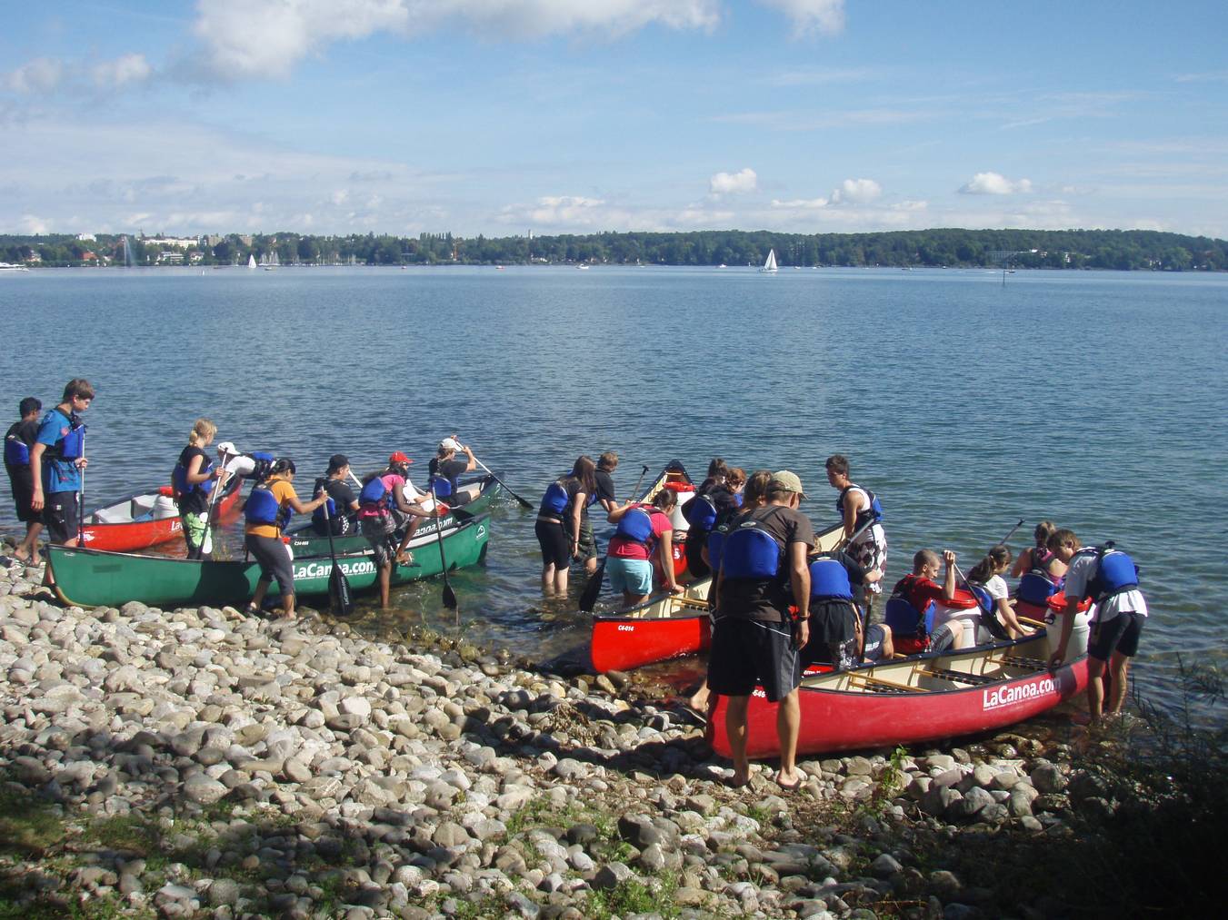 Erlebe eine schöne Fahrt mit dem Kanu auf dem Bodensee.