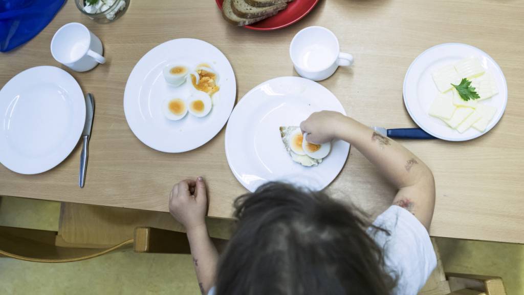 Die Familien- und schulergänzende Betreuung soll im Kanton St. Gallen einheitlicher finanziell gefördert werden. (Symbolbild)