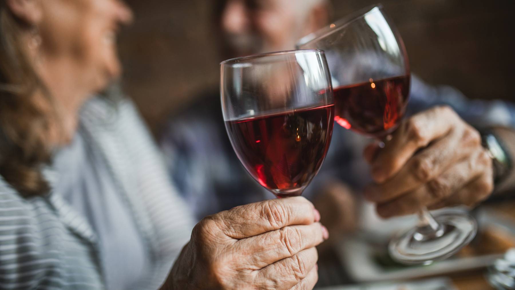 Jede dritte Person im Rentenalter trinkt täglich. Ab wann ist es zu viel?
