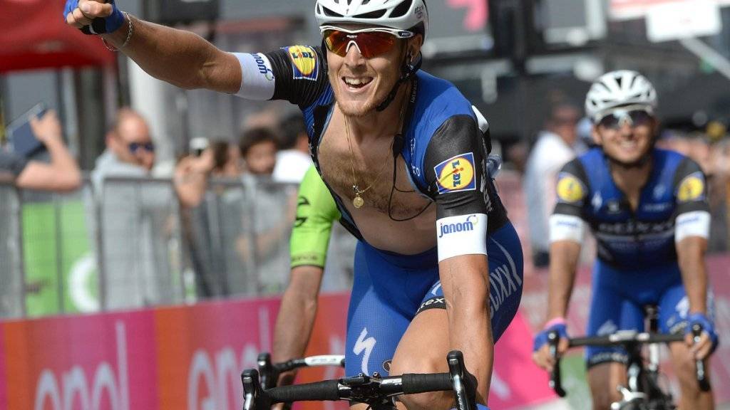 Der Italiener Matteo Trentin freut sich über seinen Etappensieg beim Giro d'Italia
