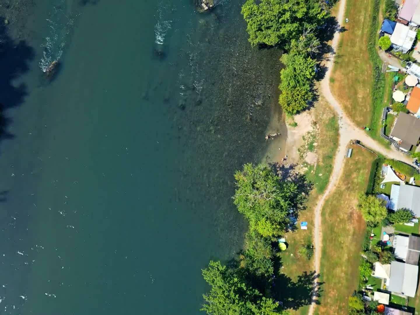 Uf bsuech mettem camper auf dem Campingplatz Sulz