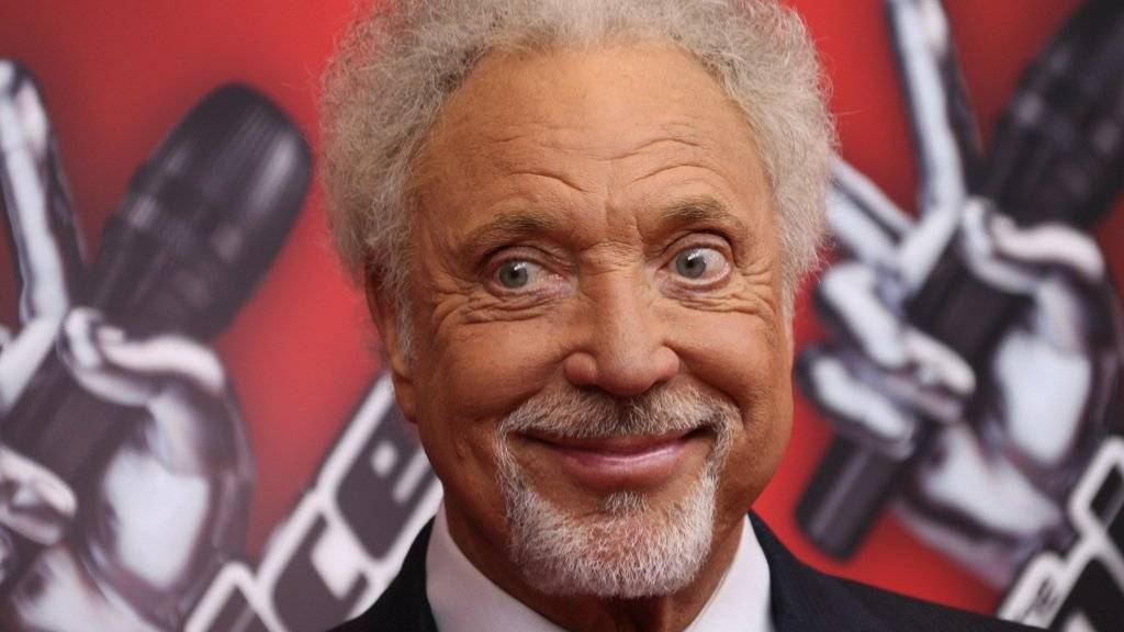 Seine Frau sorgt seit 60 Jahren dafür, dass ihm der Ruhm nicht zu Kopf steigt: Sir Tom Jones (Archiv 2014).