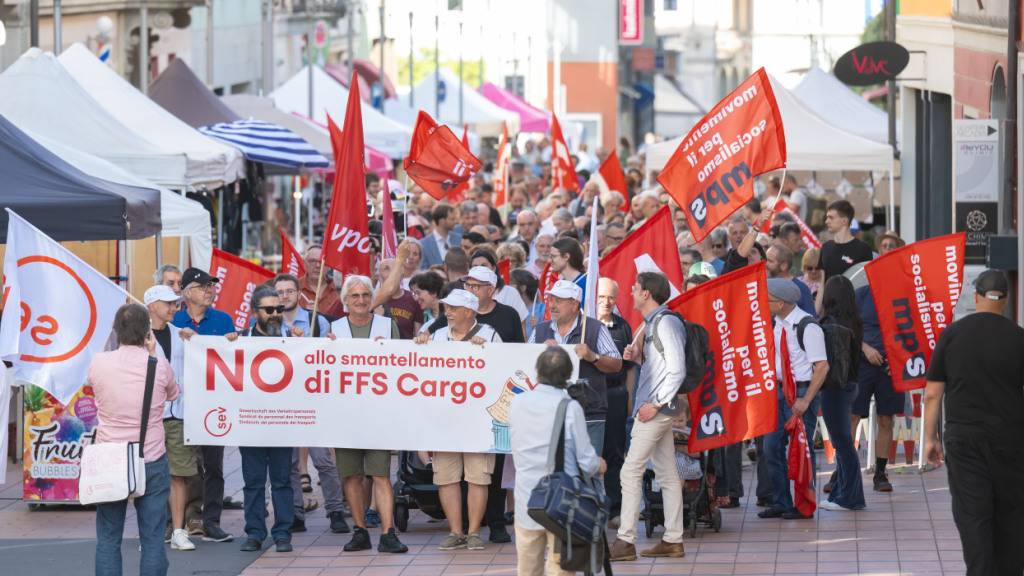 Hunderte demonstrieren in Chiasso TI gegen den Abbau von SBB Cargo
