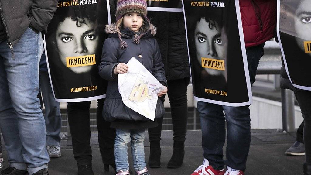 Fans von Michael Jackson wollen vor Gericht erreichen, dass die Missbrauchsvorwürfe gegen den verstorbenen Musikstar aus der Welt geschafft werden. (Archivbild)