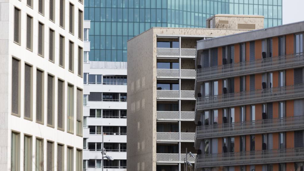 Fast jedes zwanzigste Immobilieninserat im Kanton Zürich wird günstiger neu ausgeschrieben. (Symbolbild)