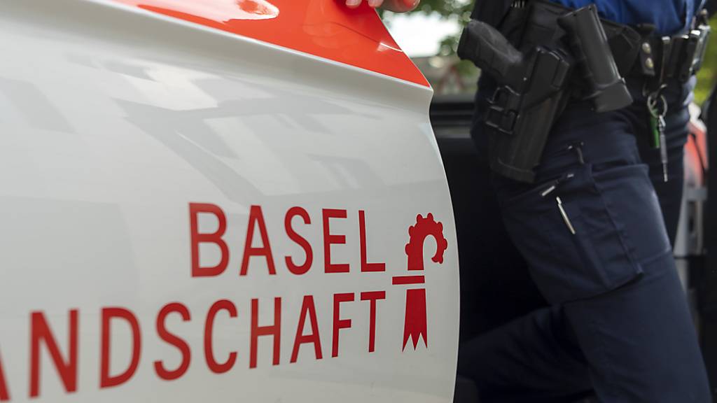 Bei der Kollision mit einem Auto ist am Freitagabend in Kilchberg BL ein Motorradfahrer tödlich verletzt worden. (Archivbild)