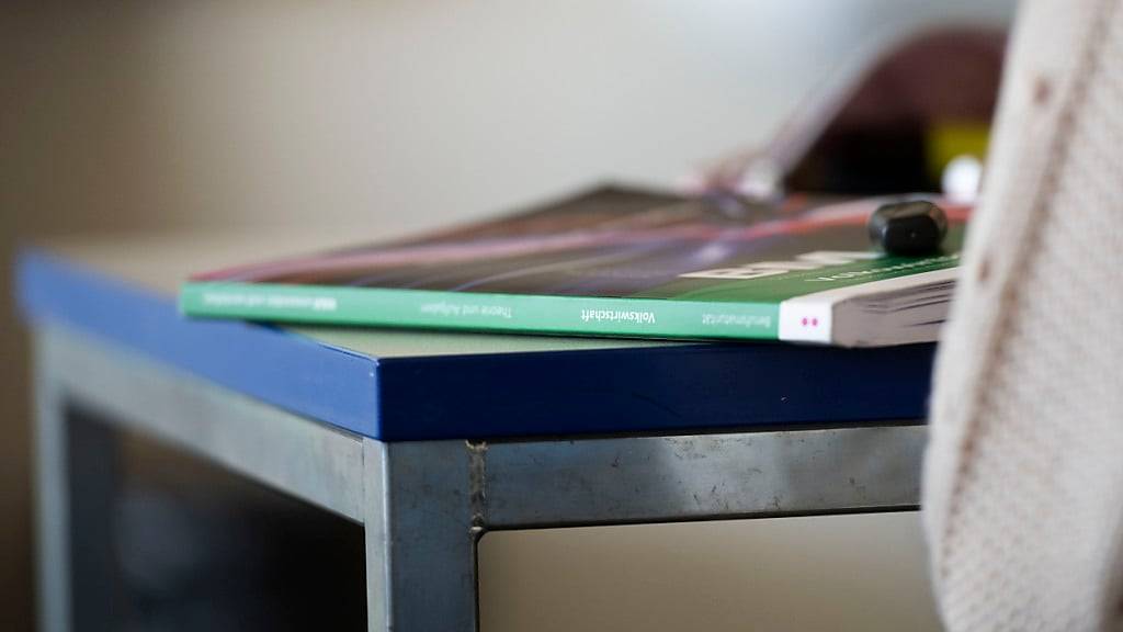 Die beliebteste Lehre in der Schweiz ist die Ausbildung zur Kauffrau beziehungsweise dem Kaufmann. (Archivbild)