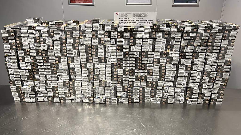 Die Zollbehörden stellten die 2300 Schachteln Zigaretten am Euroairport Basel-Mulhouse sicher.