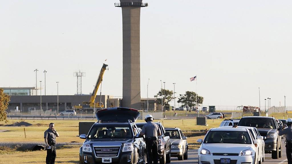 Zwei Menschen sterben bei einem Vorfall am Flughafen von Oklahoma City. Mittlerweile ist der Airport wieder offen.
