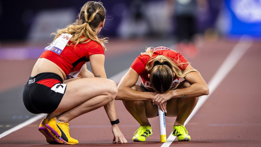 Frustbewältigung: Ajla Del Ponte (links) und Léonie Pointet haben den Wechsel nicht sauber hingekriegt