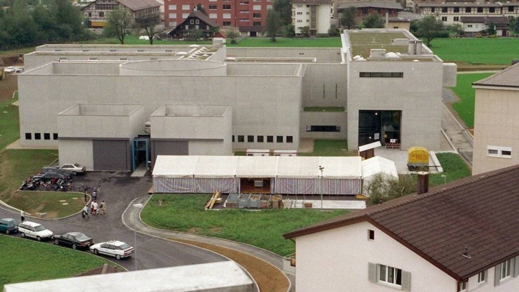 Das Gefängnis Grosshof in Kriens, wie es sich bei der Eröffnung 1998 präsentiert hat.