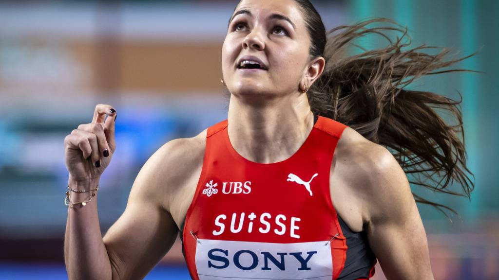 Der Blick auf die Anzeigetafel verheisst Gutes: Larissa Bertényi in einer Archivaufnahme von der Hallen-WM 2026 in Torun