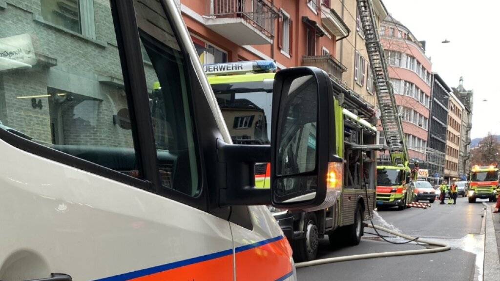Ein 31-Jähriger soll 2024 nach einem Streit mit einer Prostituierten einen Brand an der Zürcher Langstrasse gelegt haben. Am Mittwoch muss sich der Algerier vor Gericht verantworten. (Archivbild)