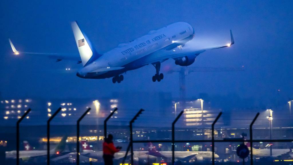 US-Präsident Donald Trump bestieg am späten Donnerstagnachmittag die «Air Force One» am Flughafen Zürich.