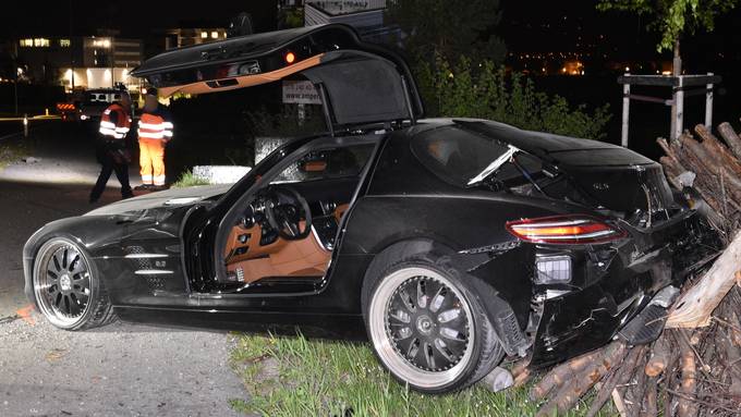 Mann schrottet betrunken Luxus-Wagen