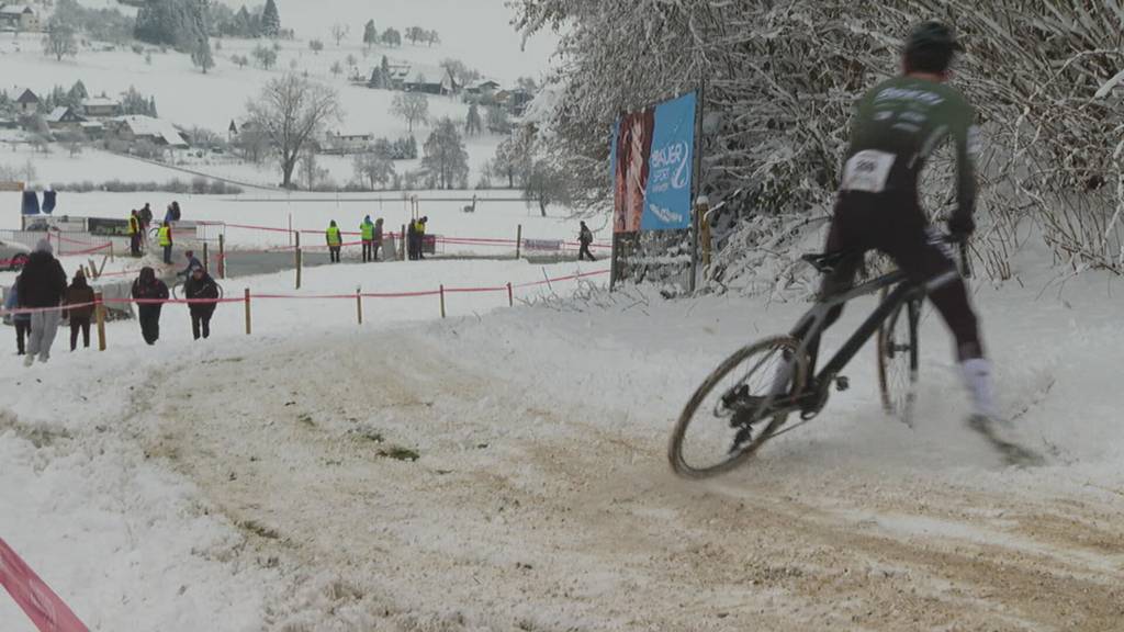 Schnee statt Schlamm: Spektakuläre Schweizermeisterschaft im Radquer