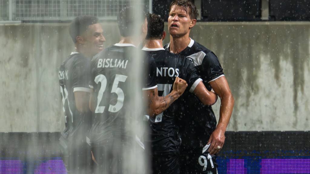 Kevin Behrens traf unter strömendem Regen zum 1:0
