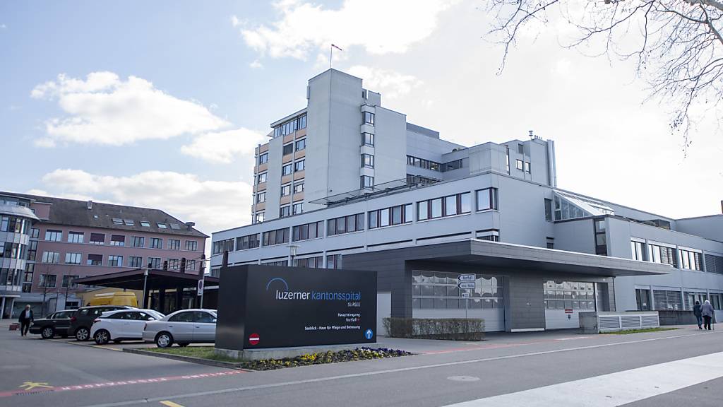 Die Notfallpraxis beim Kantonsspital in Sursee muss per Ende 2024 schliessen. (Archivbild)