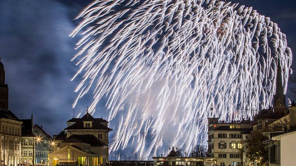 Das Feuerwerk zum Jahreswechsel in Zürich vermochte knapp 200'000 Zuschauer zu begeistern.