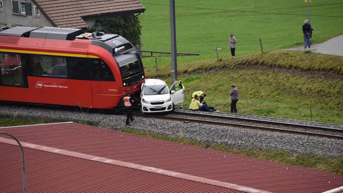 Appenzeller Bahn rammt Auto – Mann verletzt