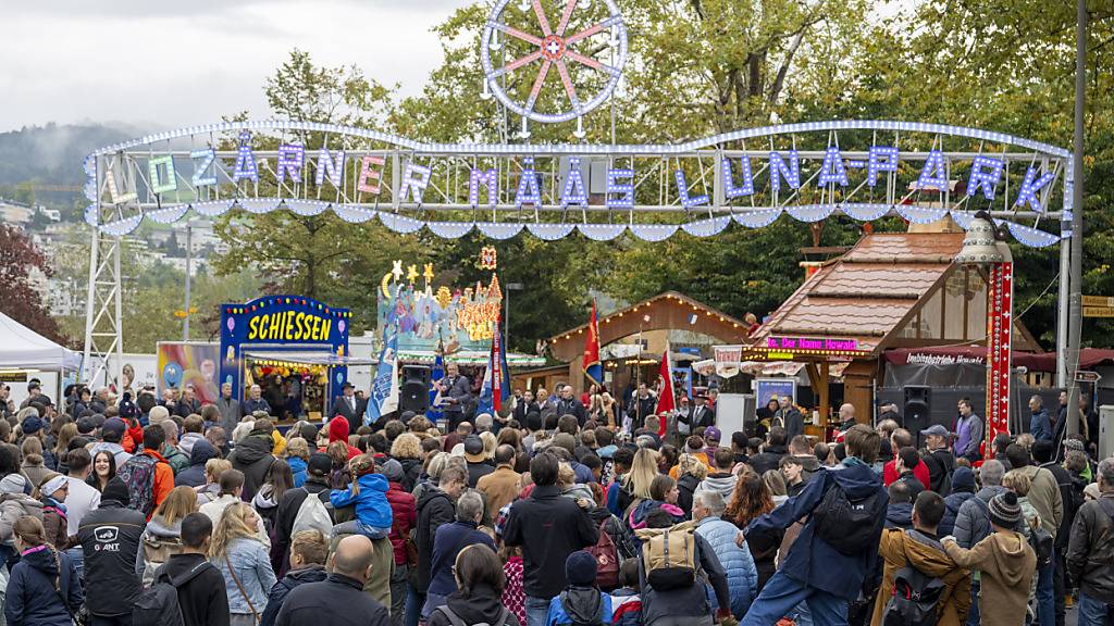 Erstmals leuchteten am Määs-Torbogen LED-Lichter. (Archivbild)