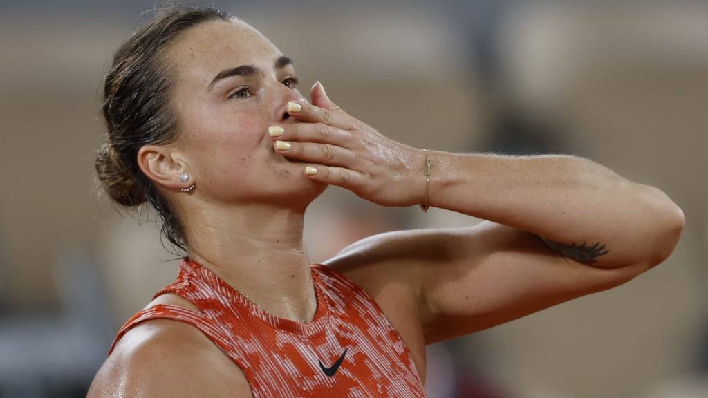 Aryna Sabalenka bedankt sich beim diesjährigen French Open beim Publikum