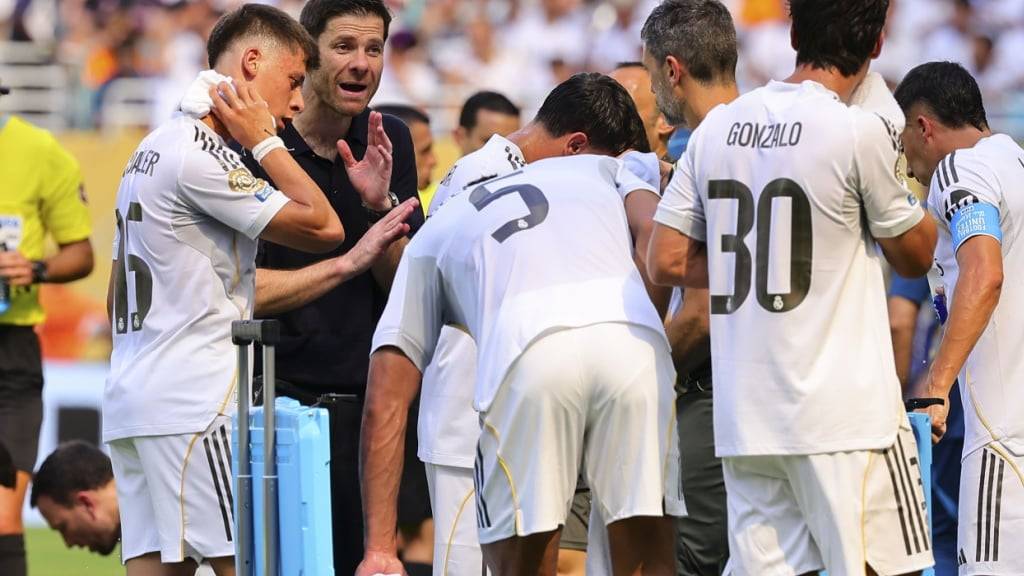 Der neue Trainer Xabi Alonso hat bei Real Madrid schon erstmals Gesprächsbedarf