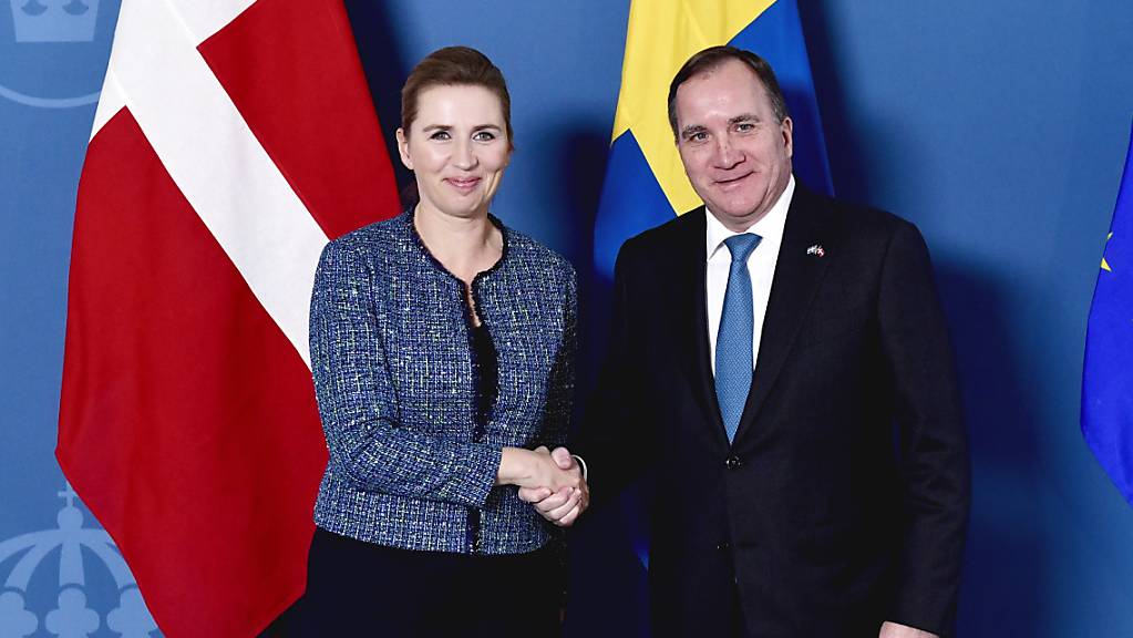 Wollen gemeinsam stärker gegen kriminelle Banden vorgehen: Dänemarks Premierministerin Mette Fredriksen und Schwedens Premier Stefan Lofven bei einem Treffen in Stockholm.