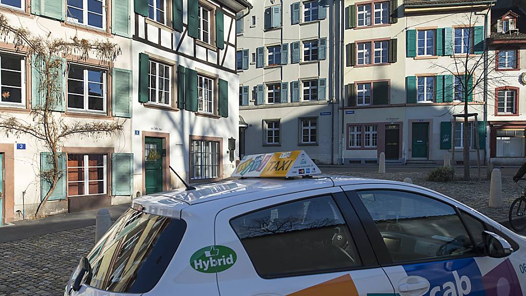 Die Basler Regierung hat neue Höchstpreise für Taxitarife festgelegt. (Archibild)