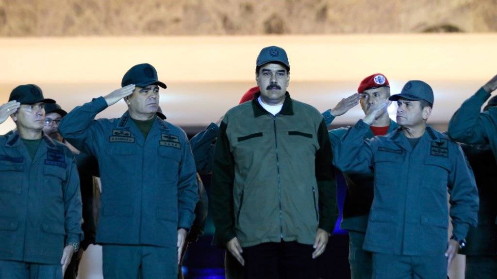 Venezuelas Präsident Nicolás Maduro bei einer Zeremonie mit Soldaten in Caracas.