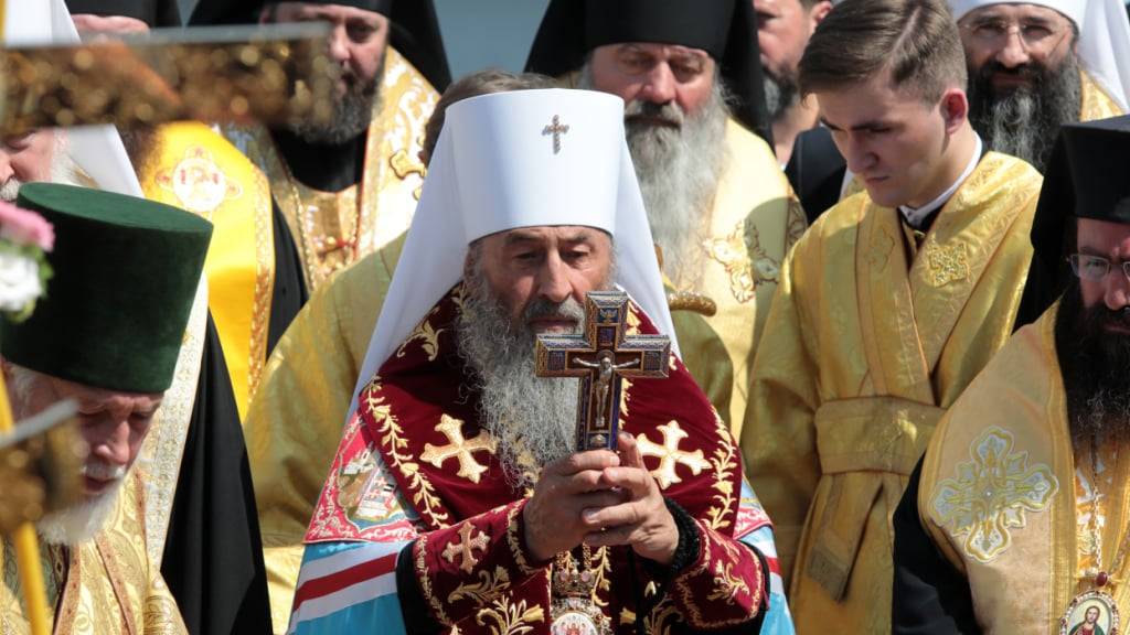 ARCHIV - Onufrij (M), Metropolit von Kiew und der ganzen Ukraine und Oberhaupt der Ukrainisch-Orthodoxen Kirche (Moskauer Patriarchat), leitet einen Gottesdienst auf dem Hügel des Hl. Wladimir. Der Gottesdienst fand zur Feier des Jahrestags der Christianisierung statt. Foto: -/Ukrinform/dpa