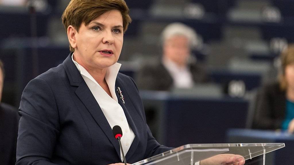 Schwerarbeit für die polnische Regierungschefin Beata Szydło bei der Verteidigung ihrer Politik vor den EU-Parlamentariern in Strassburg.