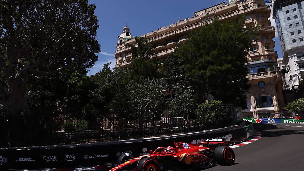 Charles Leclerc im Ferrari rast in seiner Heimat in Monaco zur Pole-Position