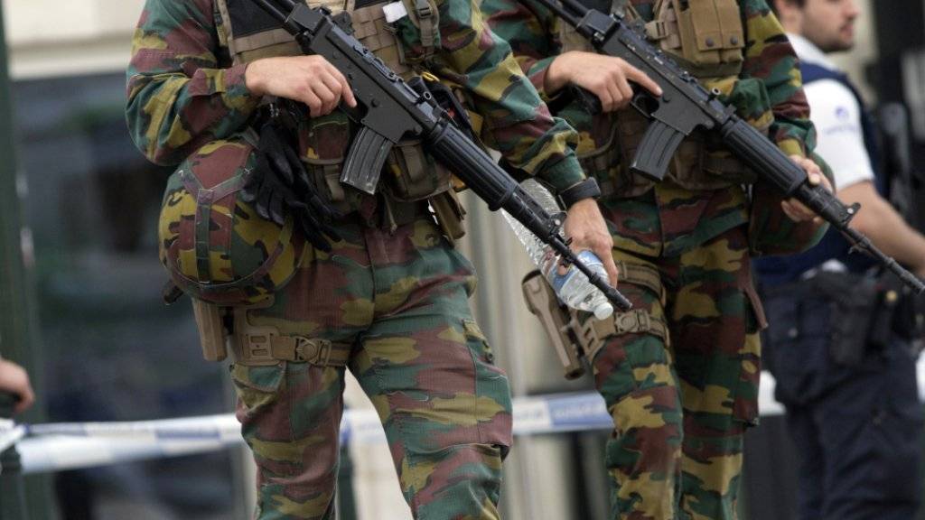 Polizei und Militär sind in Frankreich seit den Anschlägen in Paris im Dauereinsatz. Eine Nationalgarde soll die Sicherheitskräfte künftig entlasten.