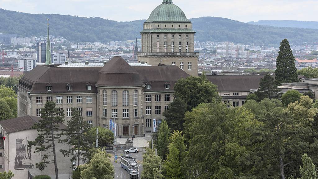 Fehlbare Studierende müssen an der Universität Zürich keine Geldbussen fürchten. Nach einem Urteil des Bundesgerichts verzichtet die Universität auf die Einführung dieser Disziplinarmassnahme. (Archivbild)