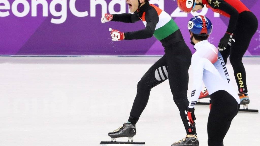 Grosse Freude beim ungarischen Shorttrack-Schlussläufer Liu Shaolin Sandor nach dem Gewinn von Olympia-Gold in der 5000-m-Staffel der Männer