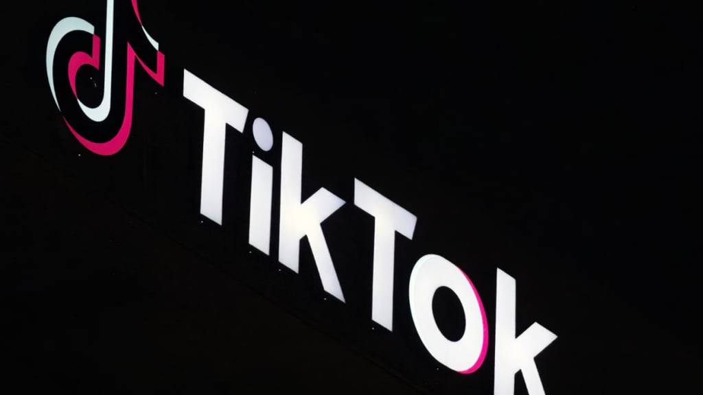 Die Internetplattform Tiktok muss eine happige Busse bezahlen. Grund sind Verstössen gegen die europäischen Datenschutzregeln. (Archivbild)