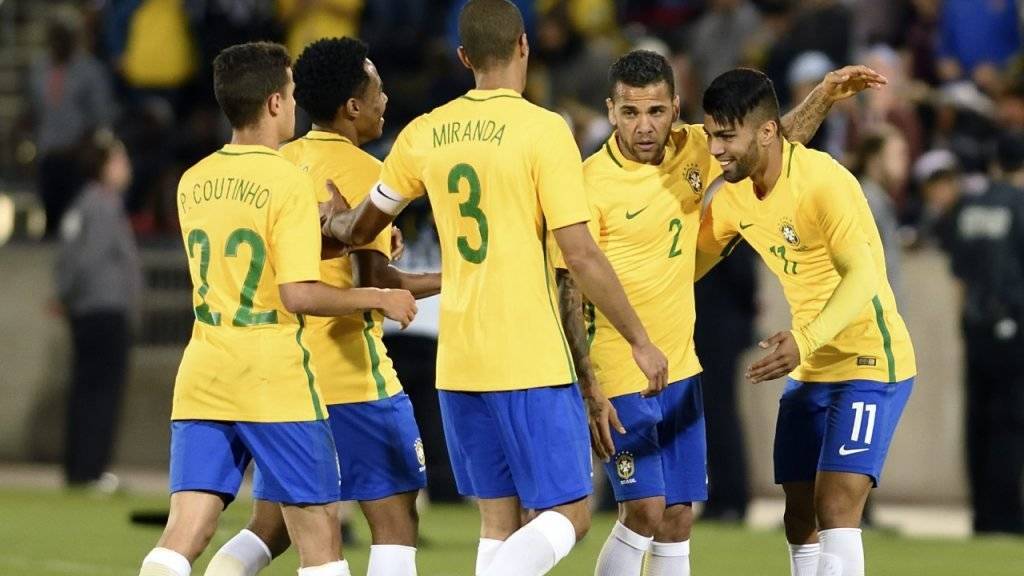 Die Brasilianer feiern in der Partie gegen Panama den Treffer zum 2:0 durch Gabriel (ganz rechts)
