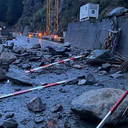 Berninapass weiterhin wegen Steinschlag gesperrt