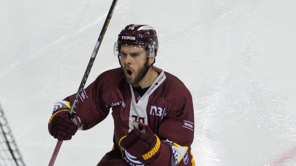 Torschütze Marc-Antoine Pouliot, der Schütze zum 1:0, wirft sich in Pose (Archivaufnahme)