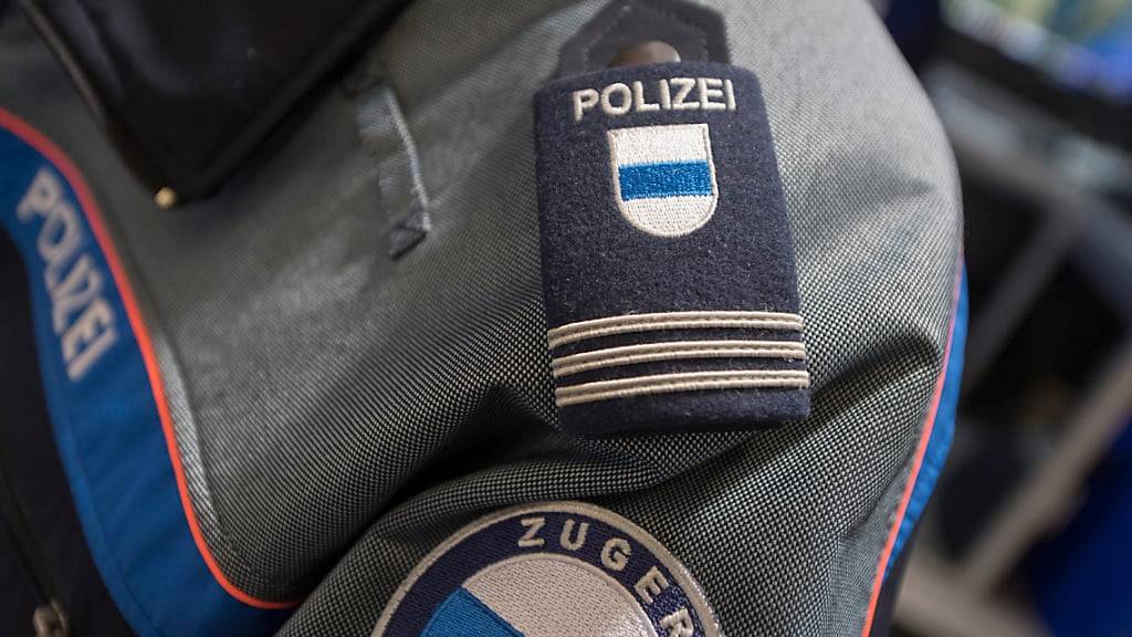 Ein Zuger Polizist wurde bei der Sachverhaltsaufnahme verletzt. (Symbolbild)