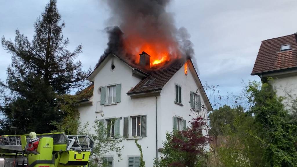 Dachstock-Brand in Höngg