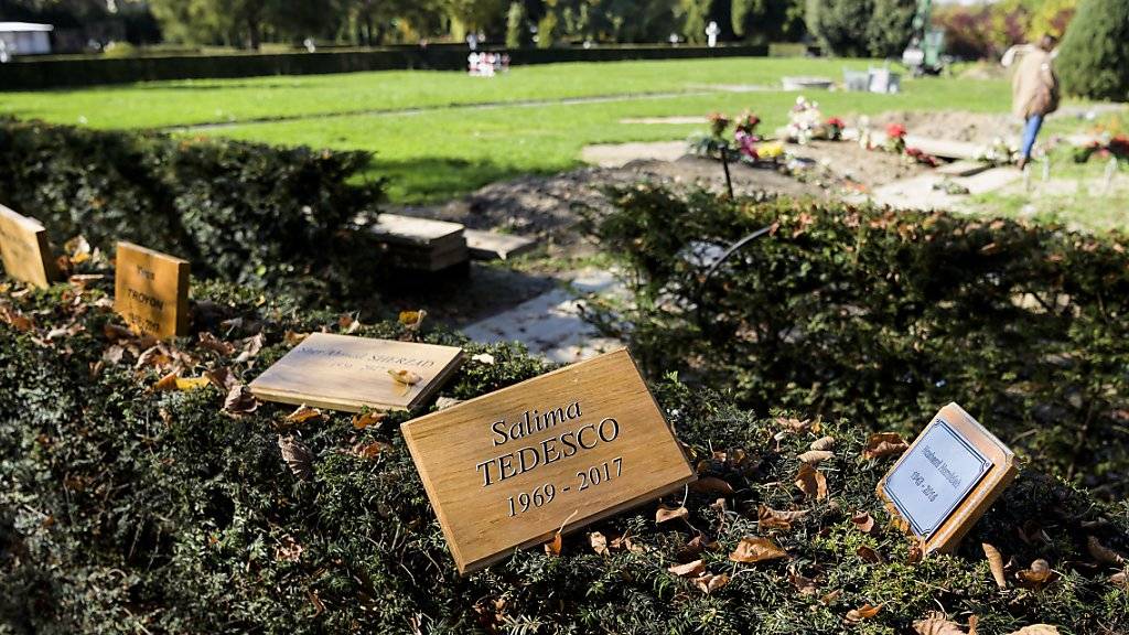 Geschändete muslimische Gräber auf dem Friedhof Bois-de-Vaux in Lausanne.